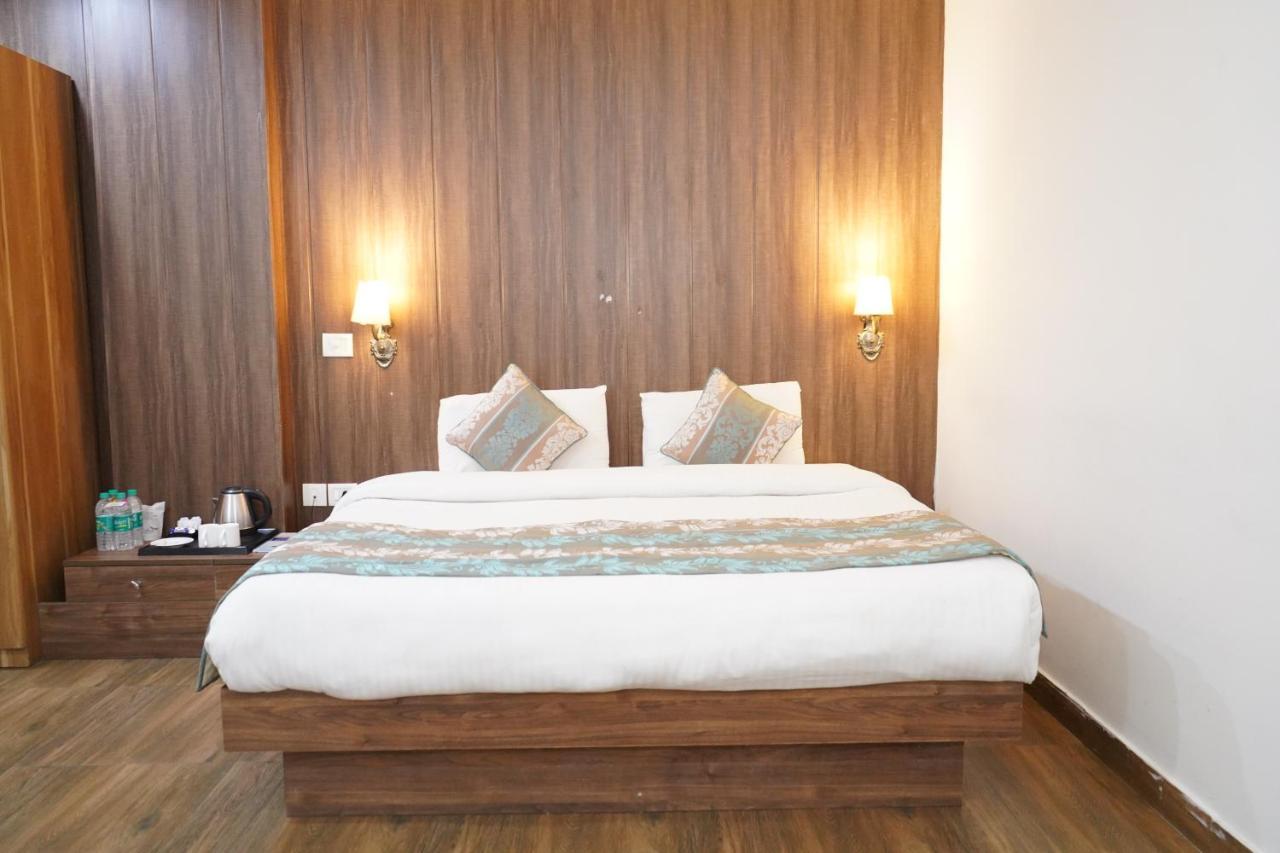 The Dwelling Paradise Hotel Greater Noida Exterior photo