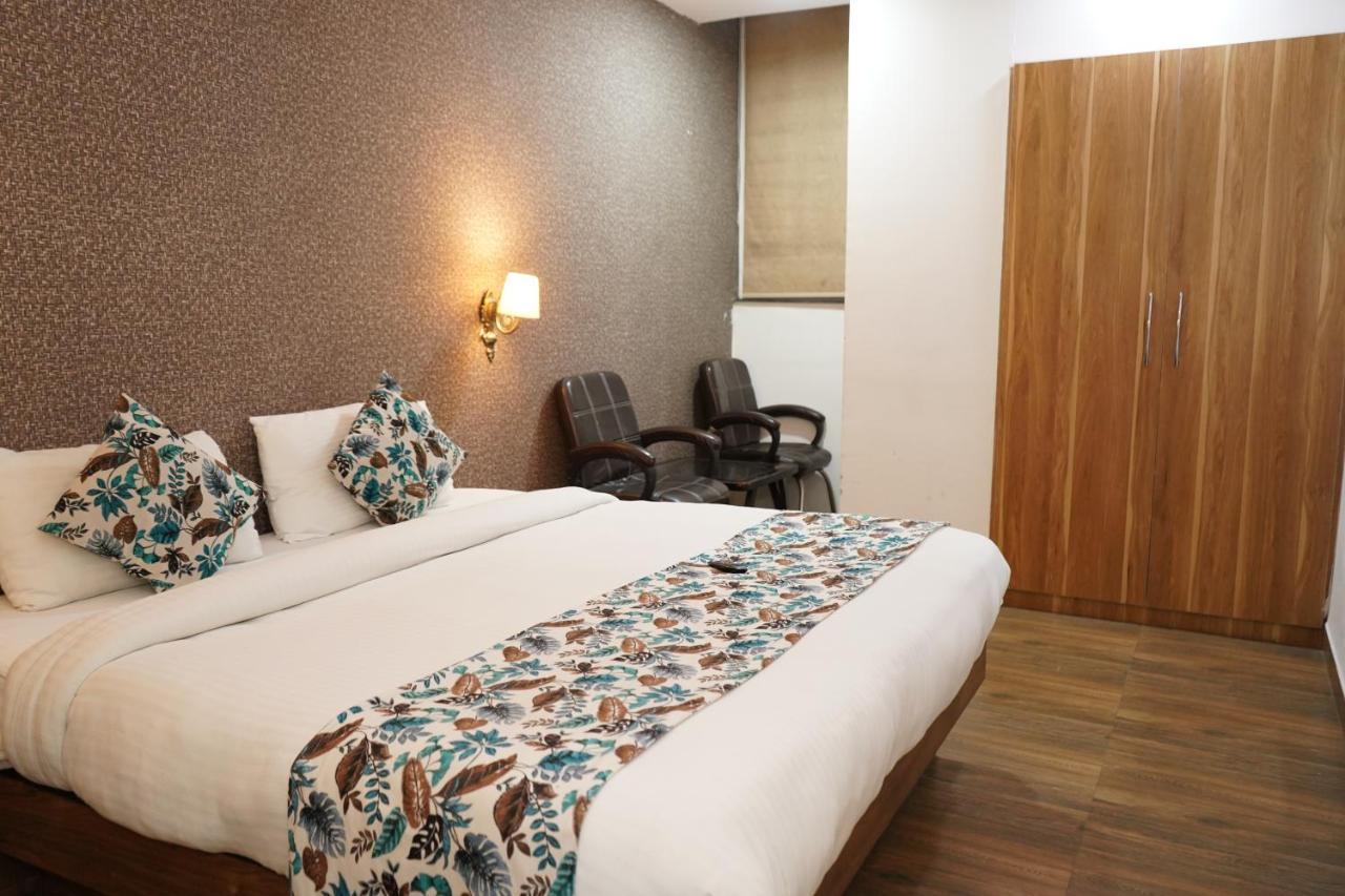 The Dwelling Paradise Hotel Greater Noida Exterior photo